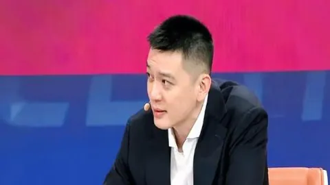 切尔西领跑英超，曼城仅差1分紧随，曼联跌至第13，热刺第14位